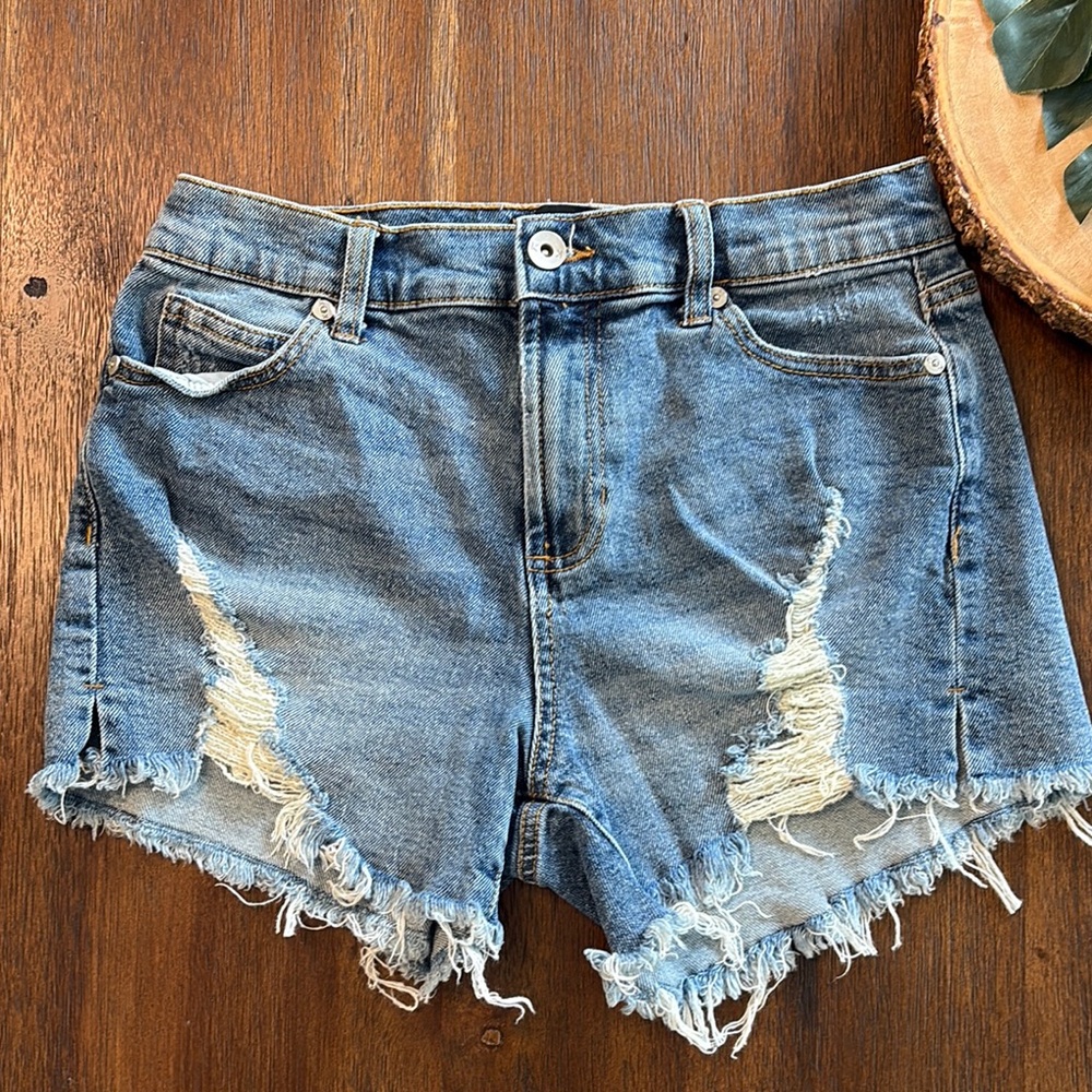 Kendall + Kylie Distressed Denim Shorts size26
